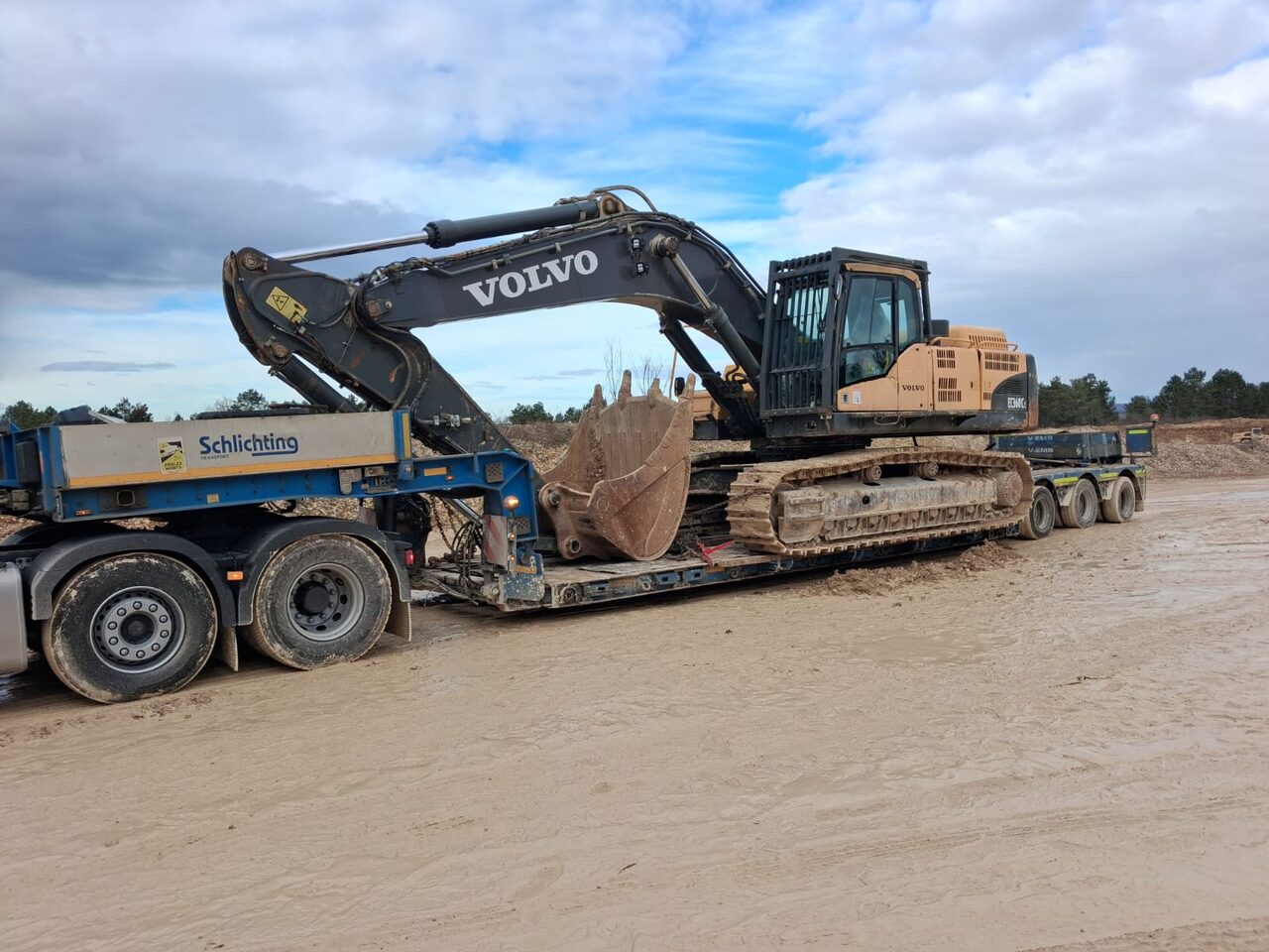 Convoi exceptionnel sur chantier